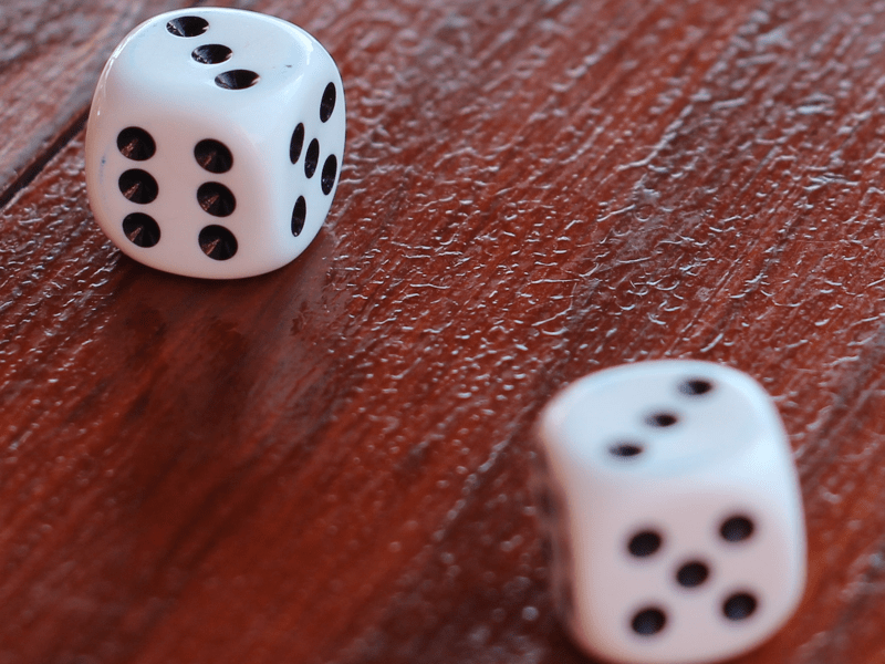 Two-white-dice-lea-bohm-576729-unsplash-1-800x600